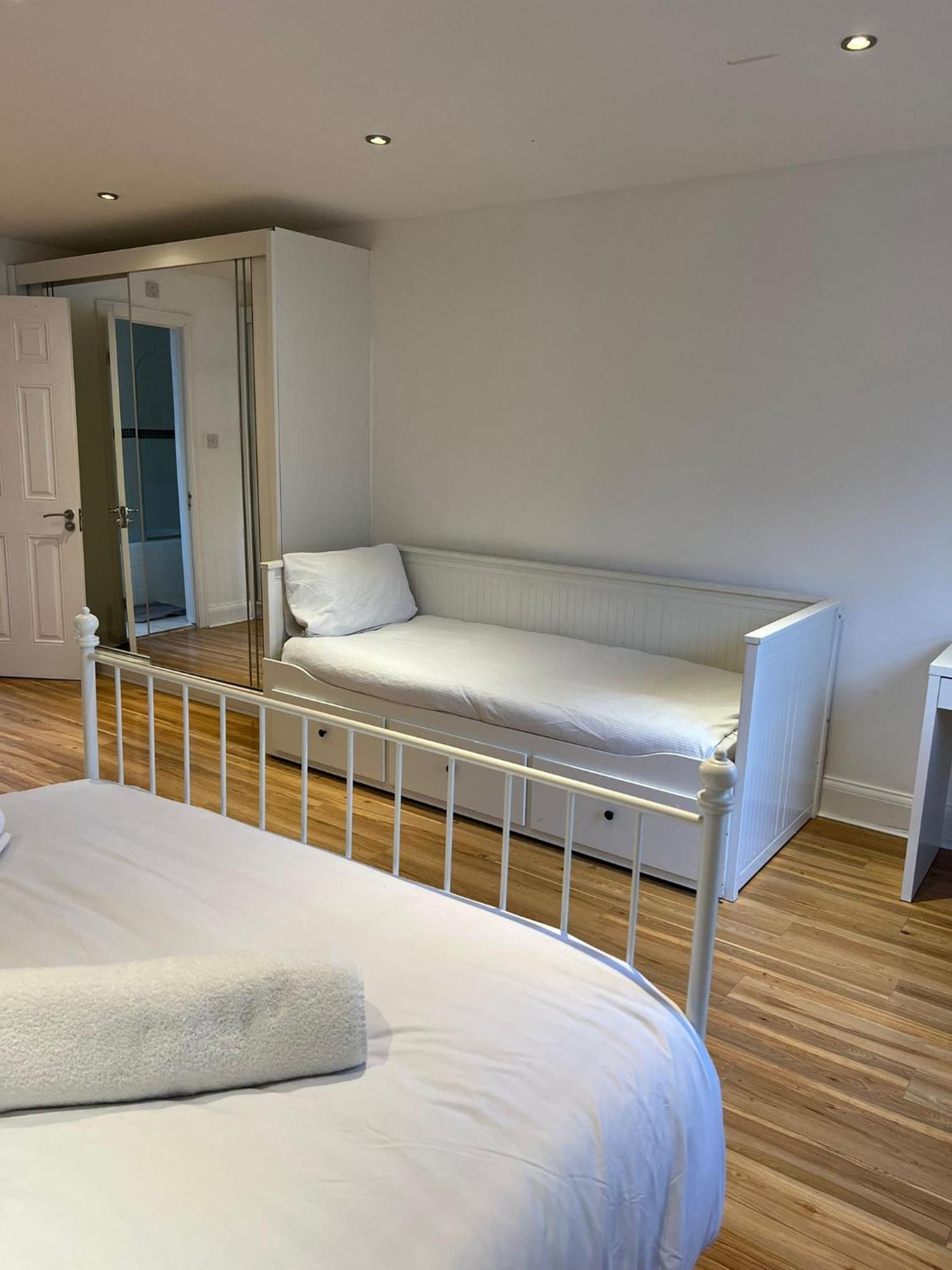 93 West Road Hotell London Exteriör bild